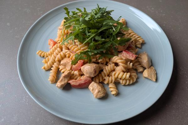 Card background for Chili-Limetten-Hähnchen mit Nudeln