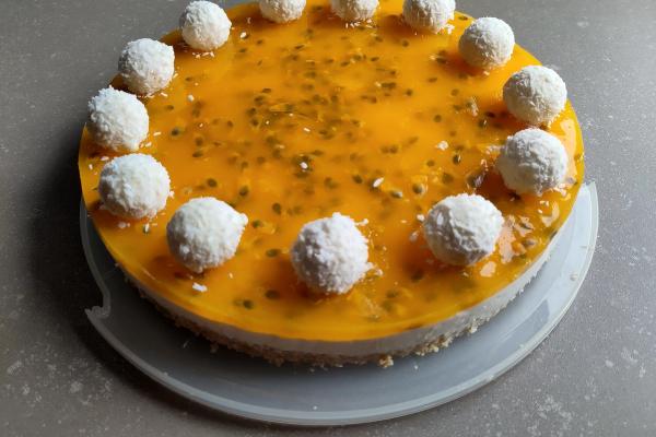 Card background for Raffaelo-Maracuja Tarte