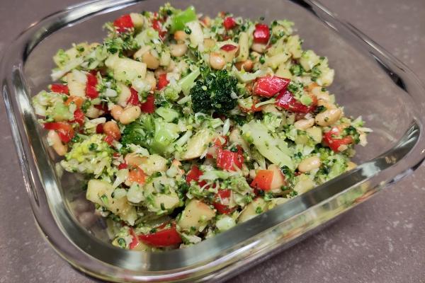 Card background for Brokkoli-Paprika-Apfel-Salat