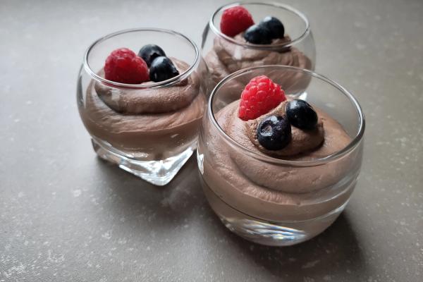 Card background for Mousse au Chocolat