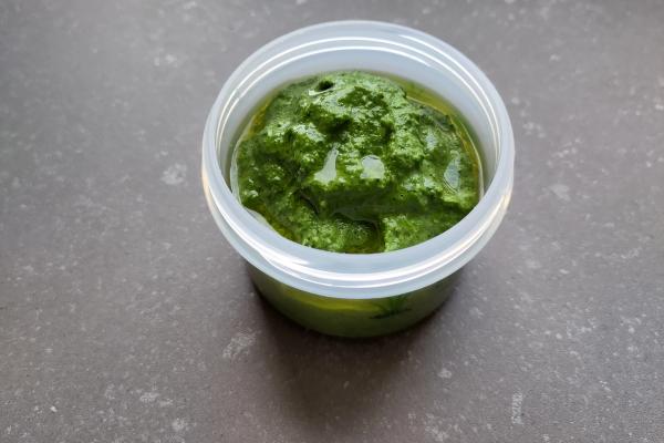 Card background for Mangold Pesto