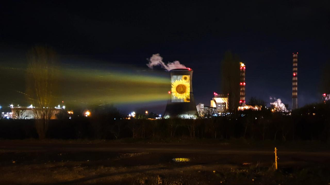 Greenpeace — Stop Fuelling War at Lukoil Refinery