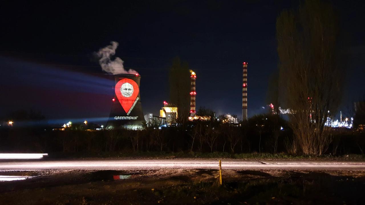 Greenpeace — Stop Fuelling War at Lukoil Refinery