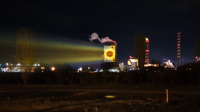 Greenpeace — Stop Fuelling War at Lukoil Refinery