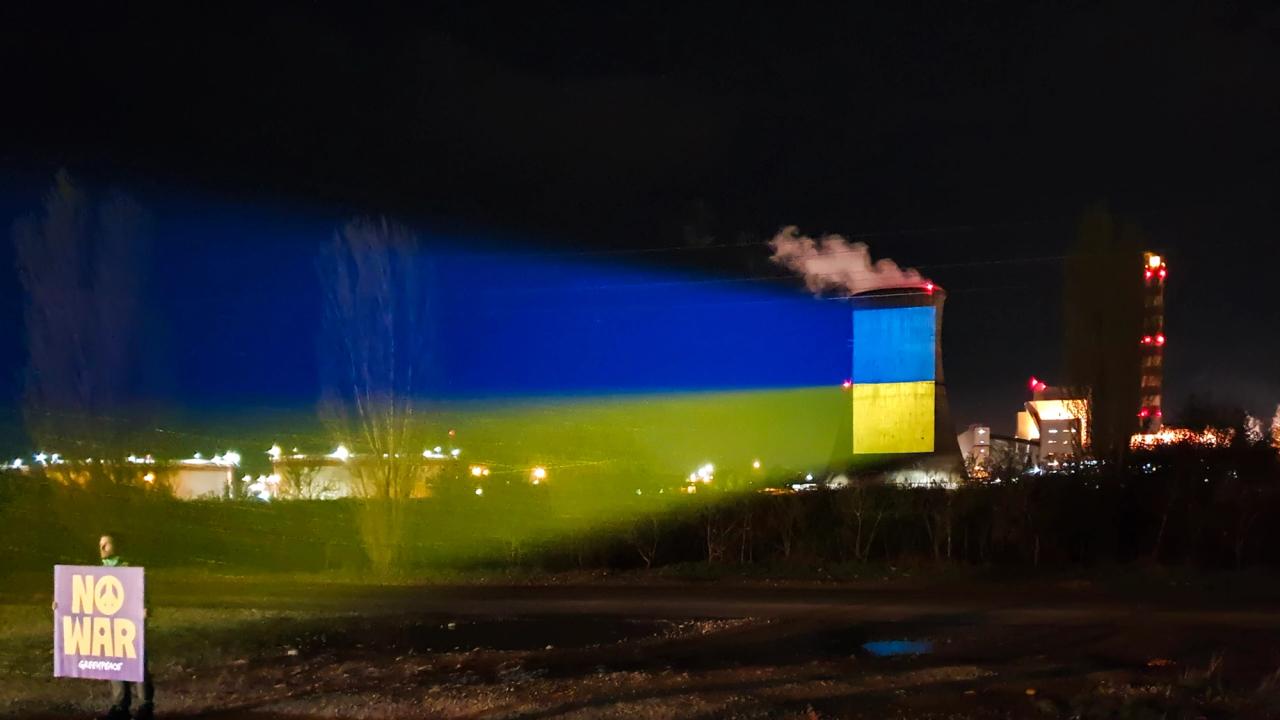 Greenpeace — Stop Fuelling War at Lukoil Refinery