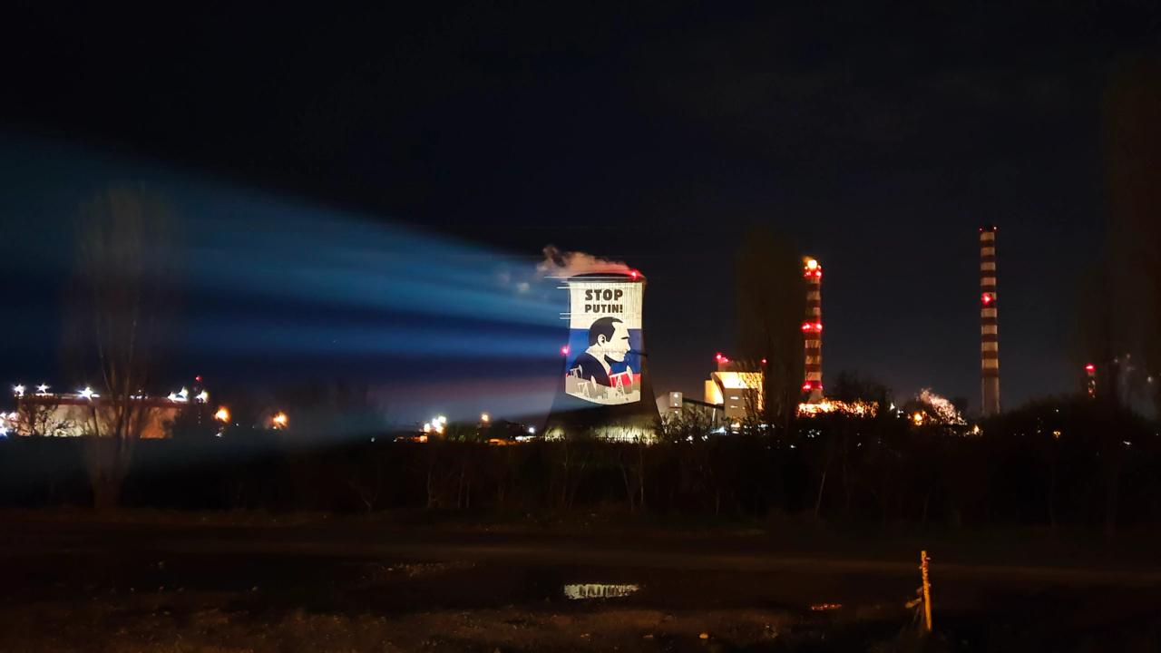 Greenpeace — Stop Fuelling War at Lukoil Refinery