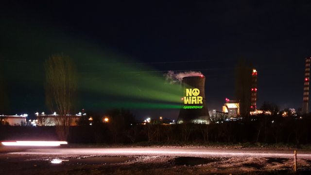 Greenpeace — Stop Fuelling War at Lukoil Refinery