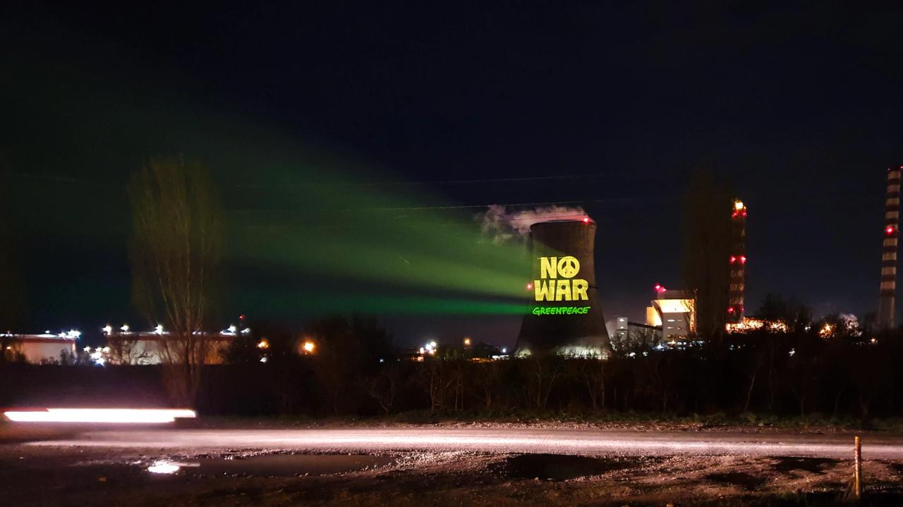 Greenpeace — Stop Fuelling War at Lukoil Refinery