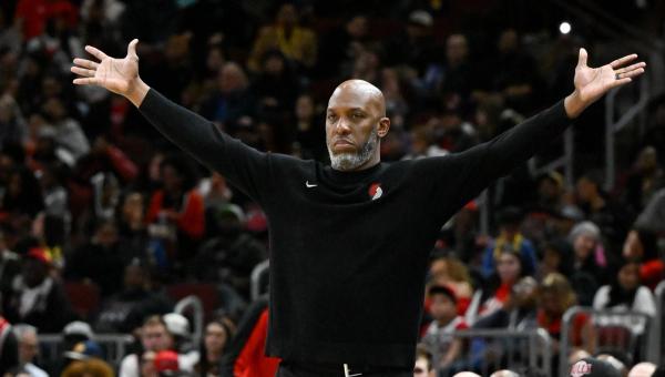 billups arms outstretched