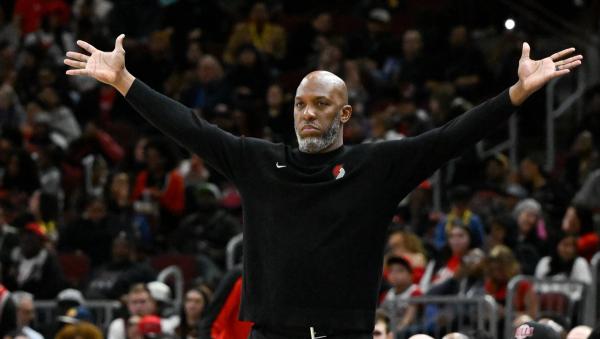 billups arms outstretched