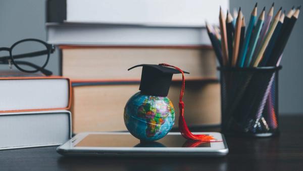 globe graduation cap