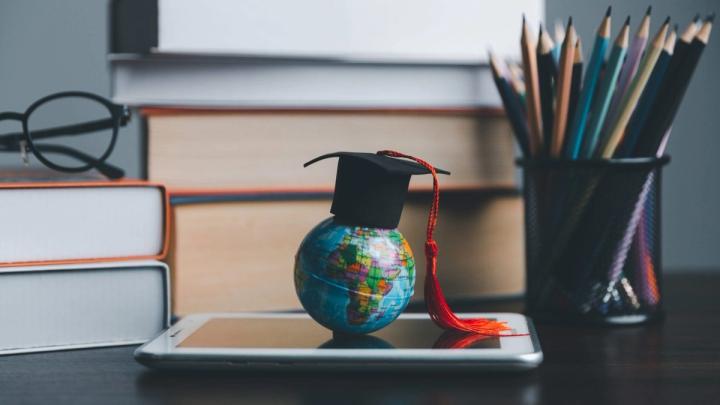 globe graduation cap