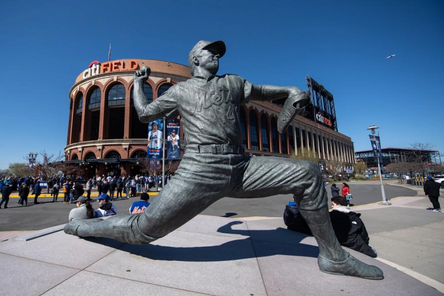 tom seaver statue citi field queens