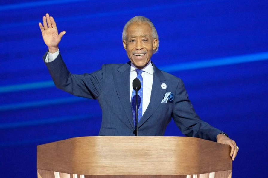 Sharpton backs Caesars Times Square