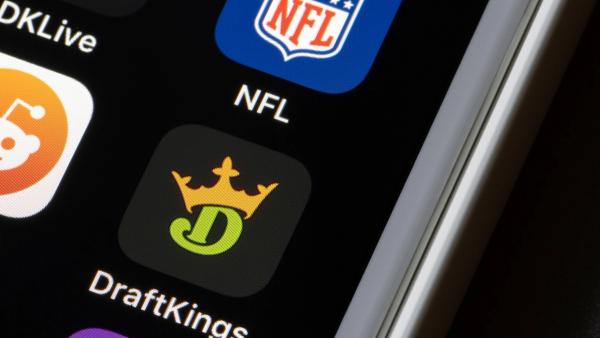 draftkings-nfl-apps-phone-screen