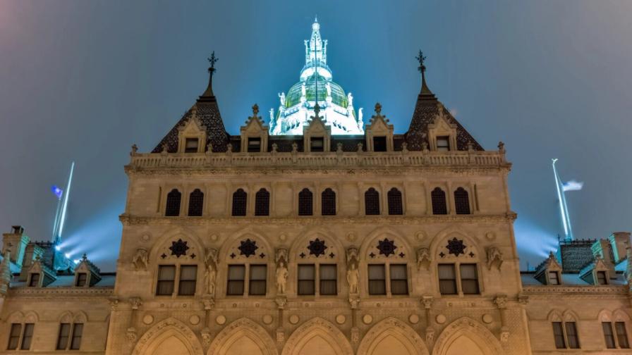 Connecticut sweeps ban bill