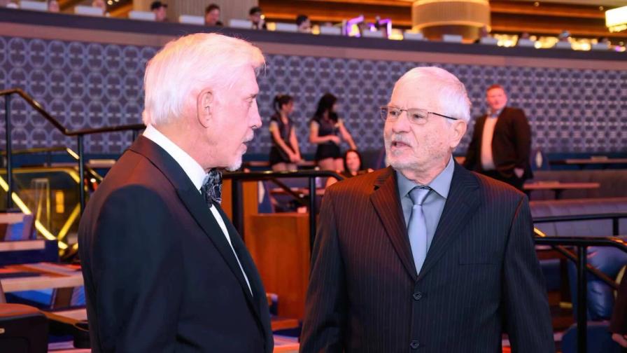 Walters with former Stardust Sportsbook Director Scott Schettler