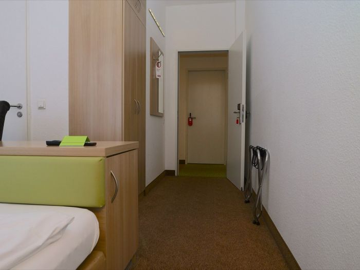 Einzelzimmer Bad Hotel AVIVA by APOLONIA Karlsruhe