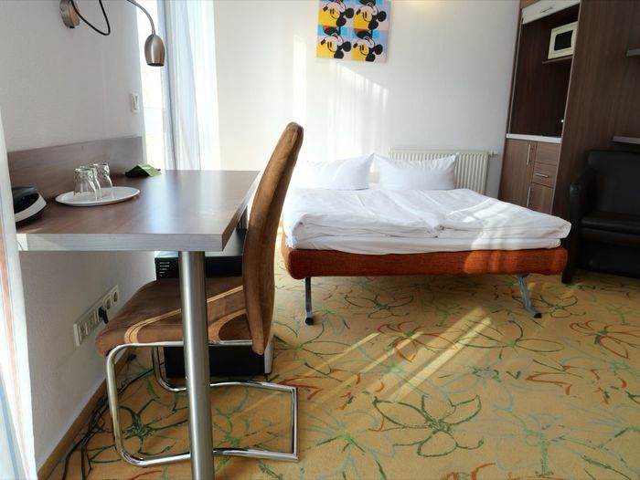 Familienzimmer Kühlschrank Hotel AVIVA by APOLONIA Karlsruhe