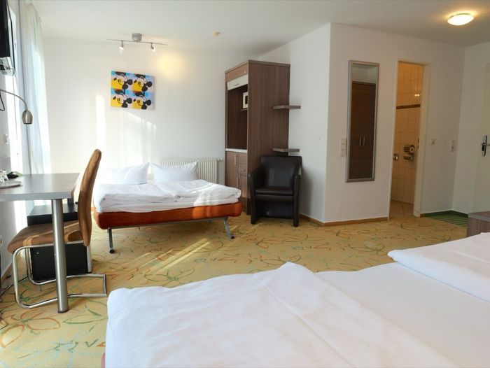 Familienzimmer Flat-TV Hotel AVIVA by APOLONIA