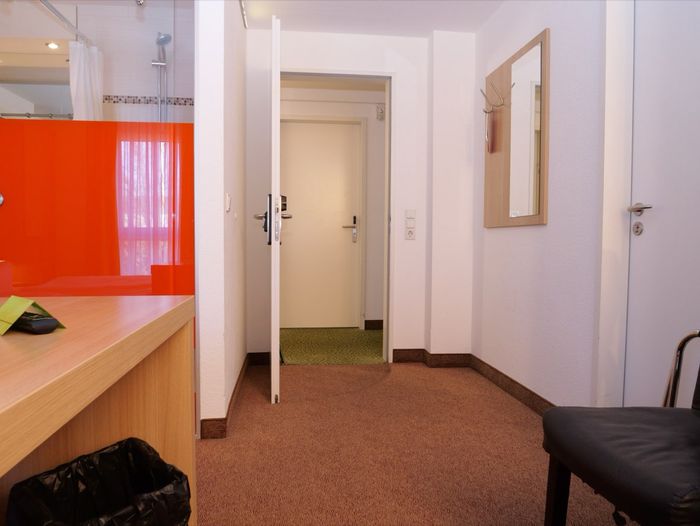 Doppelzimmer Doppelbett Hotel AVIVA by APOLONIA Karlsruhe