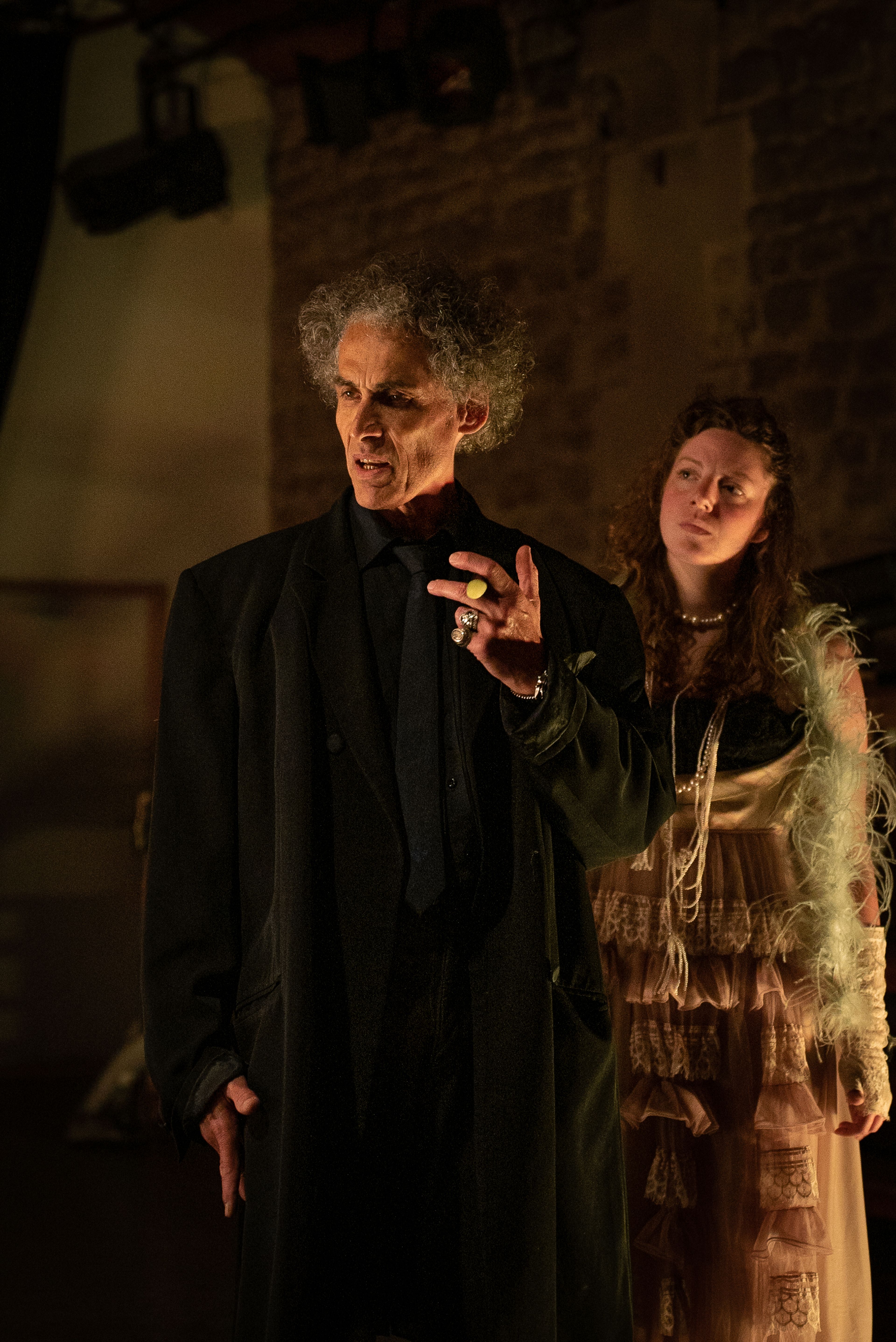 Une de la compagnie Les Barbares