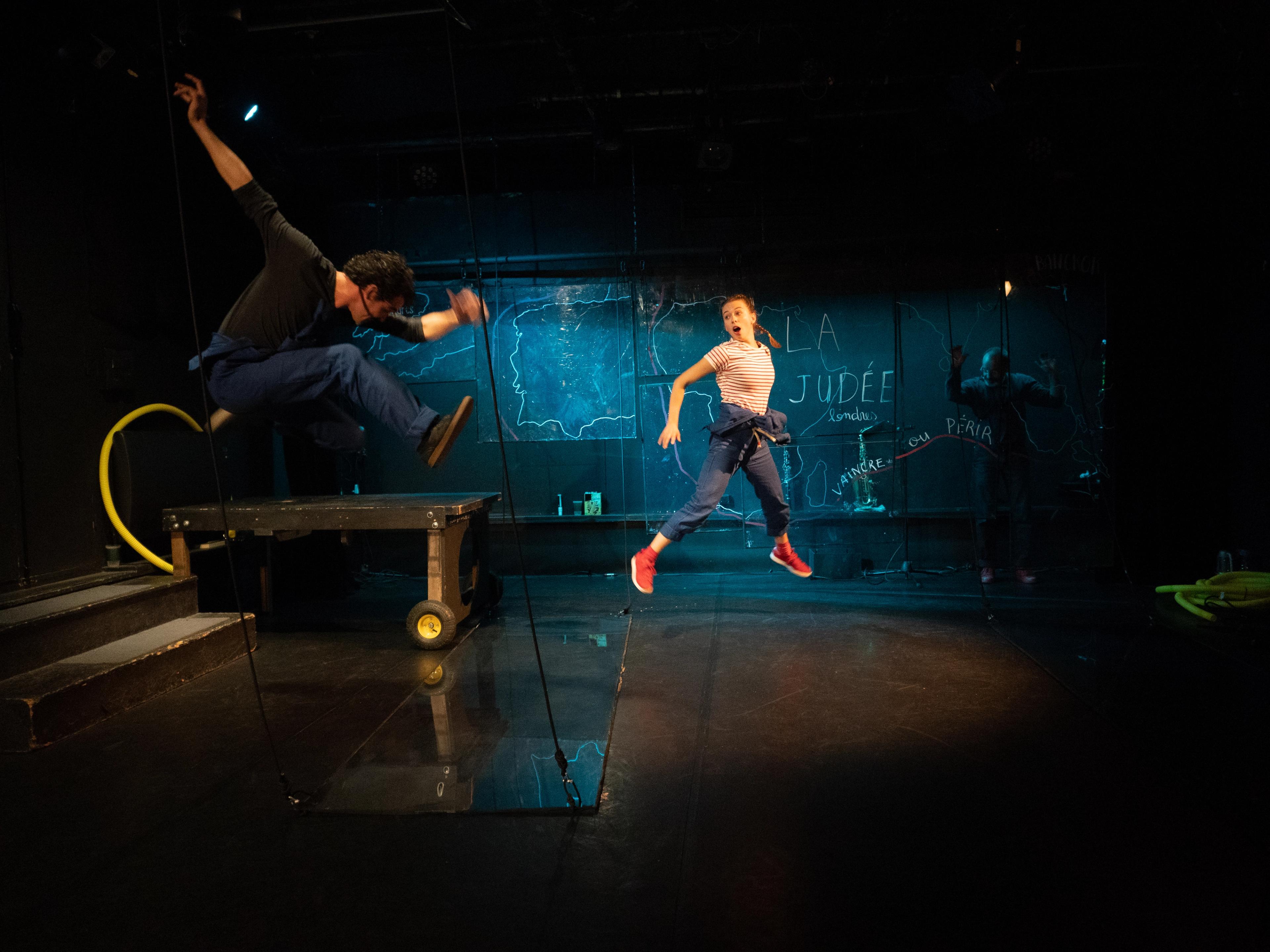 Une de la compagnie Les Barbares