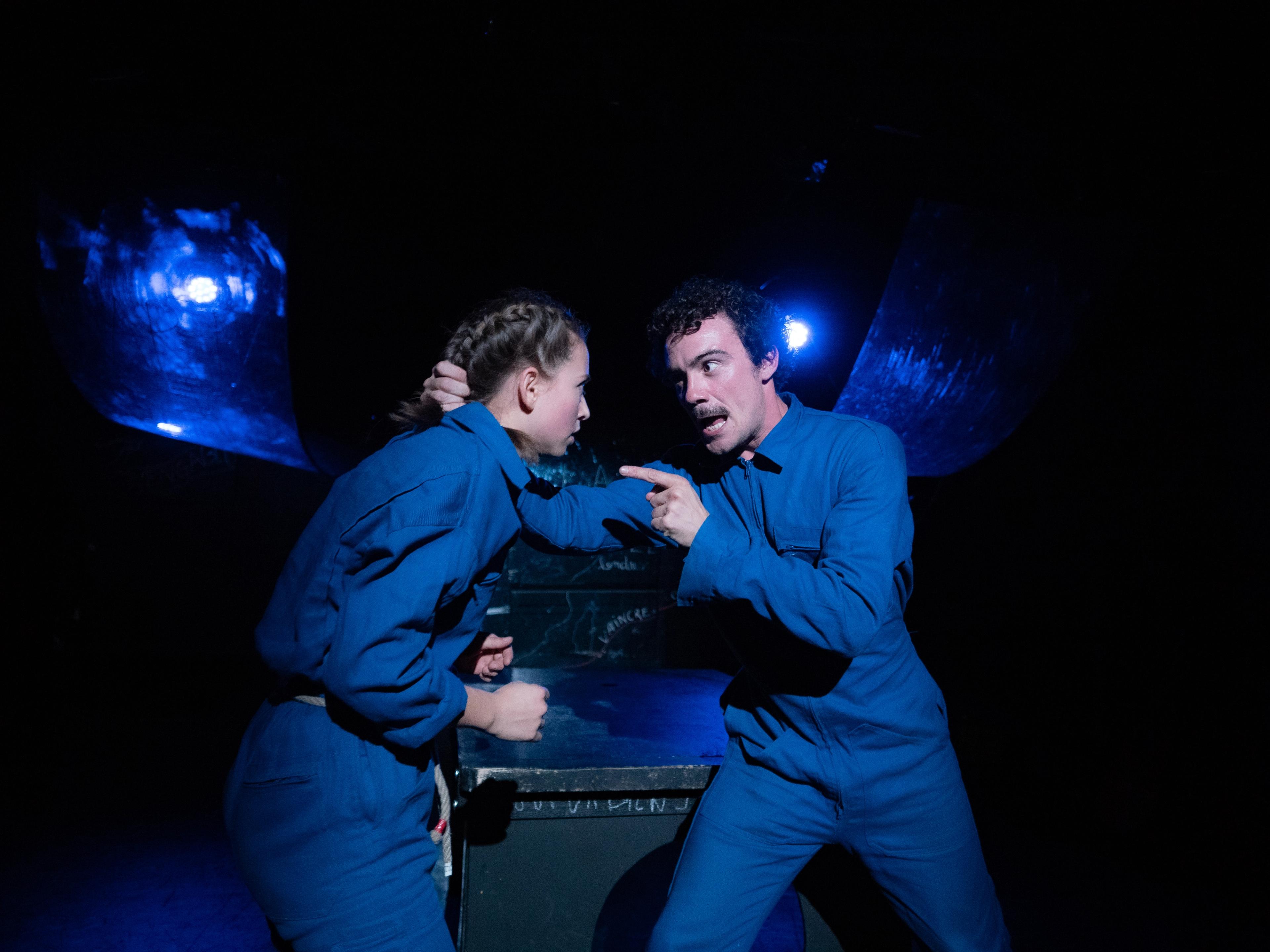 Une de la compagnie Les Barbares