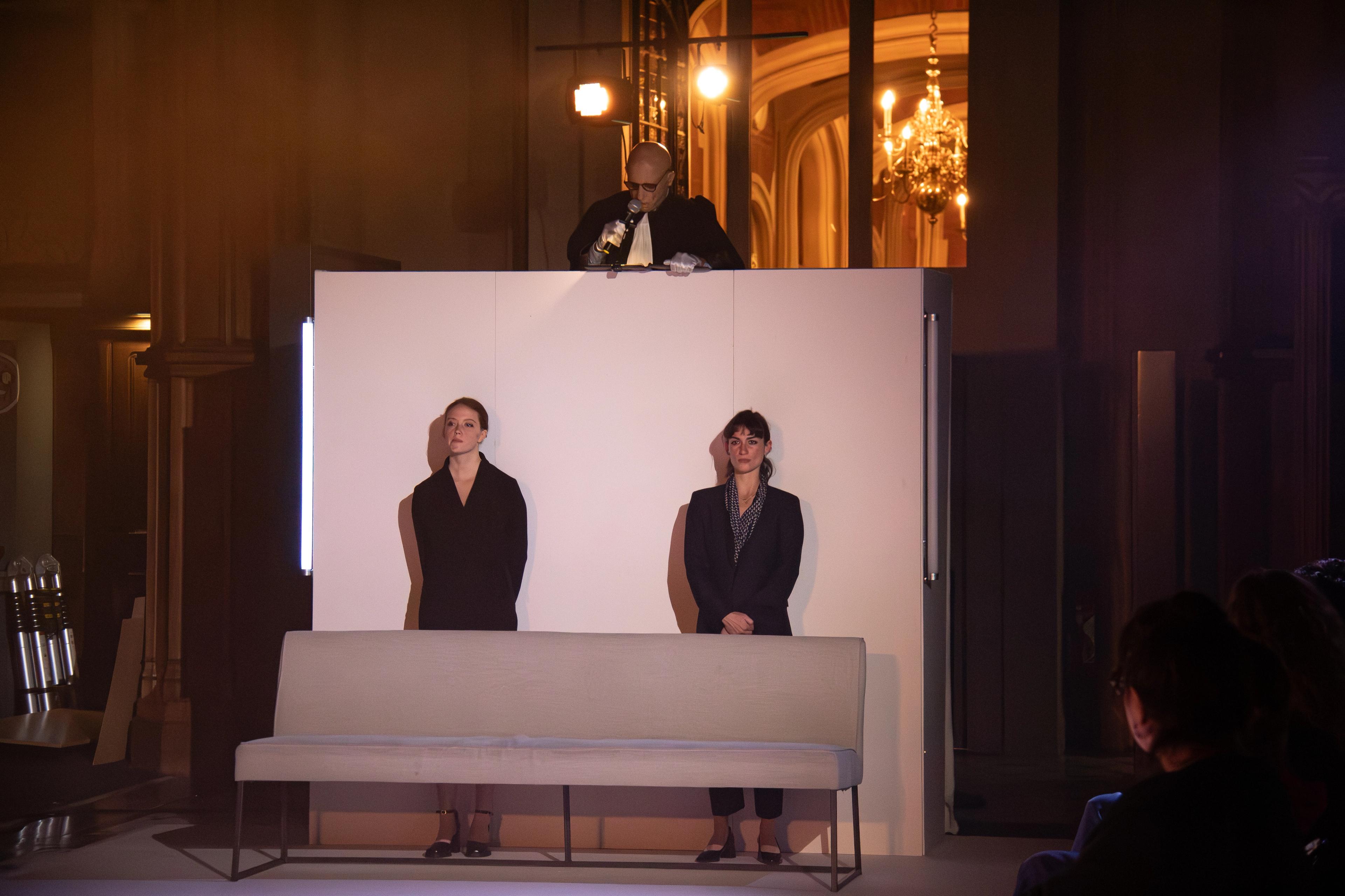 Une de la compagnie Les Barbares