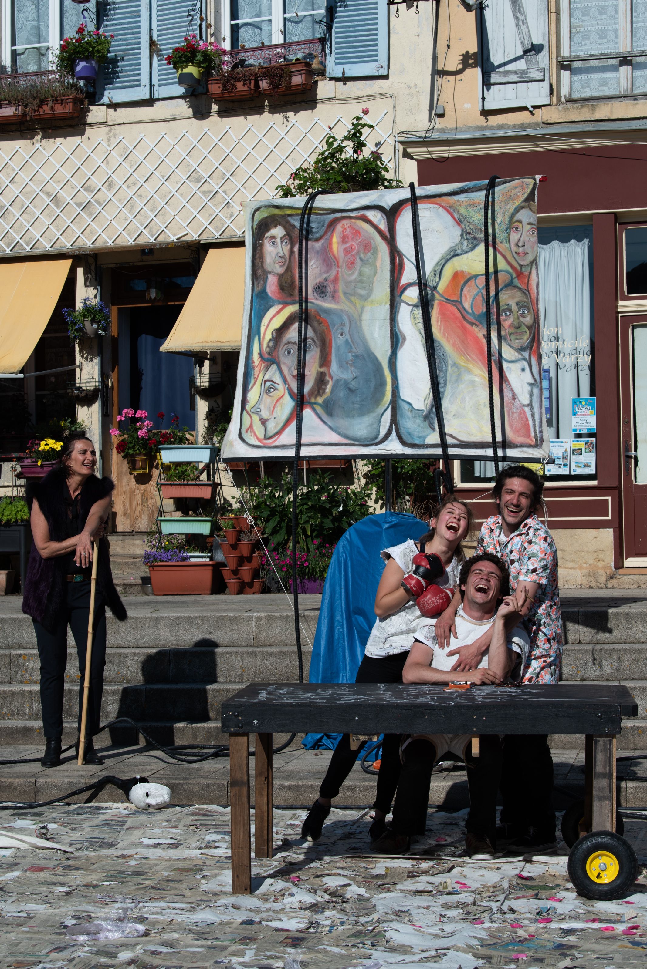 Une de la compagnie Les Barbares