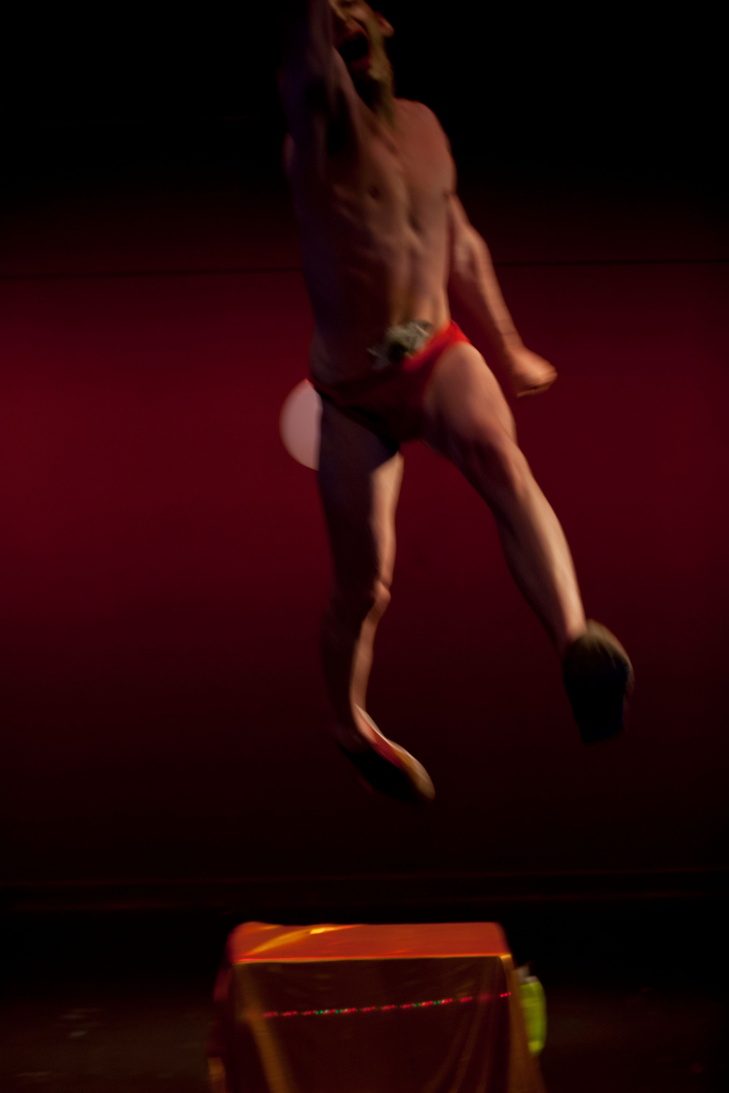 Une de la compagnie Les Barbares