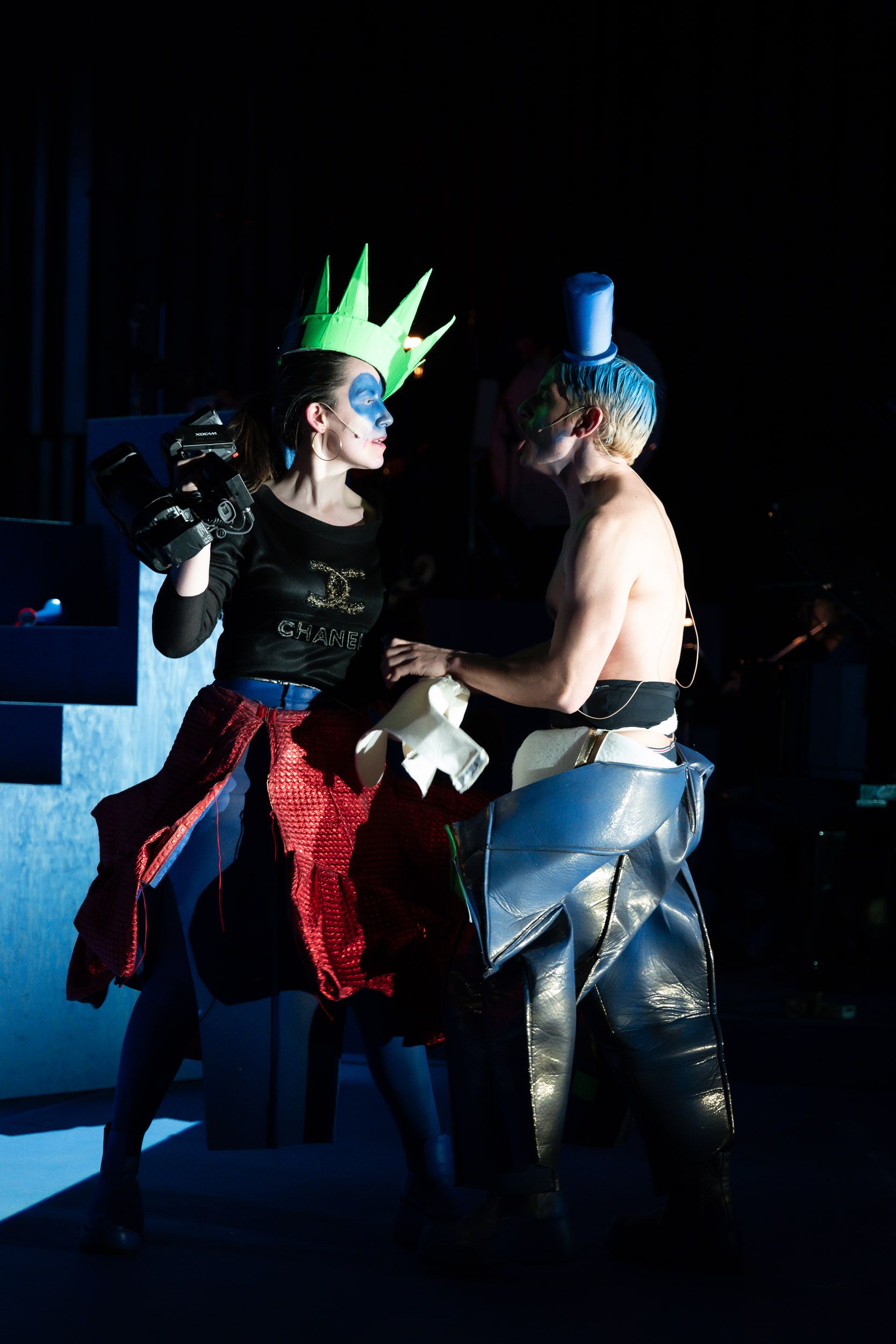 Une de la compagnie Les Barbares