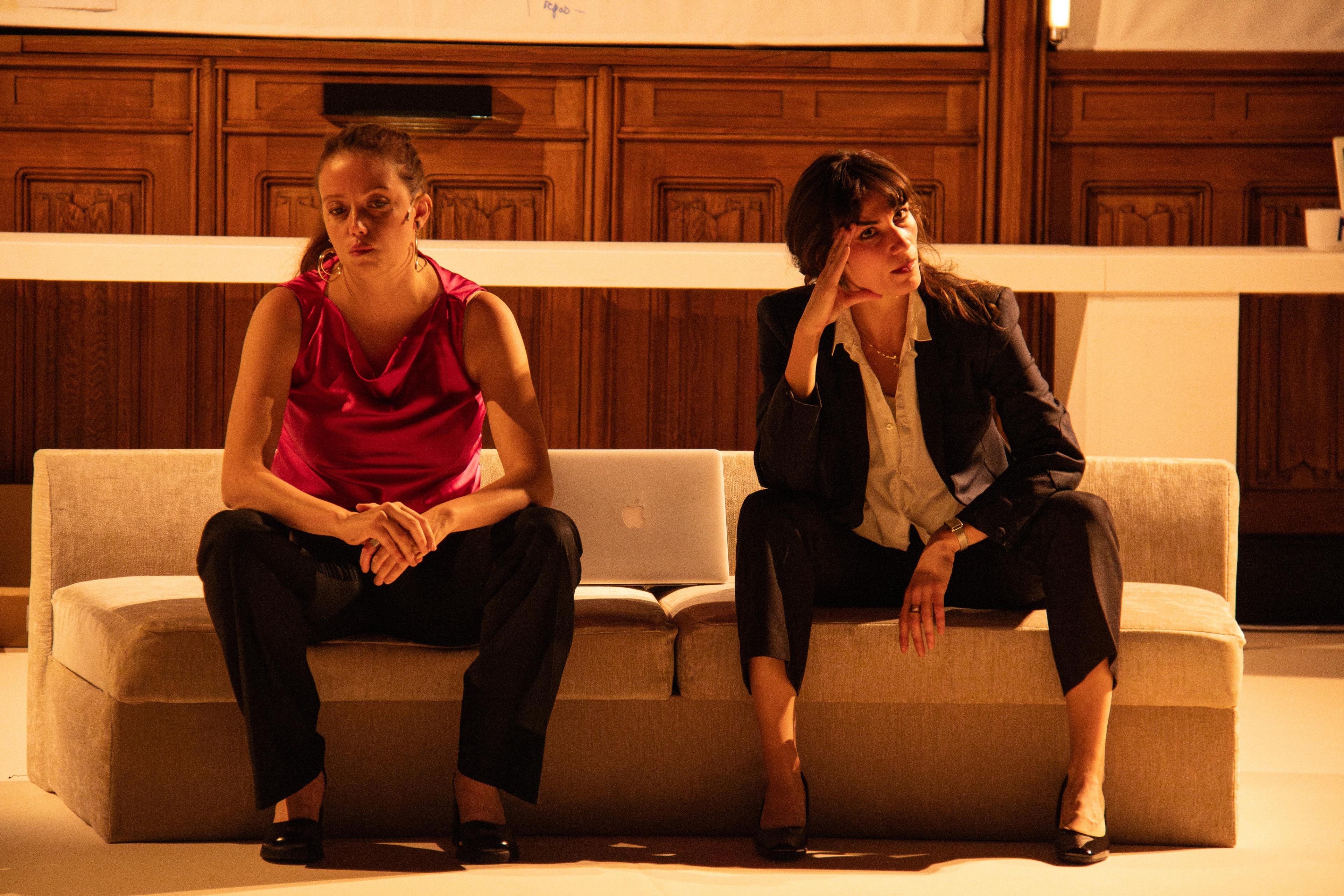 Une de la compagnie Les Barbares