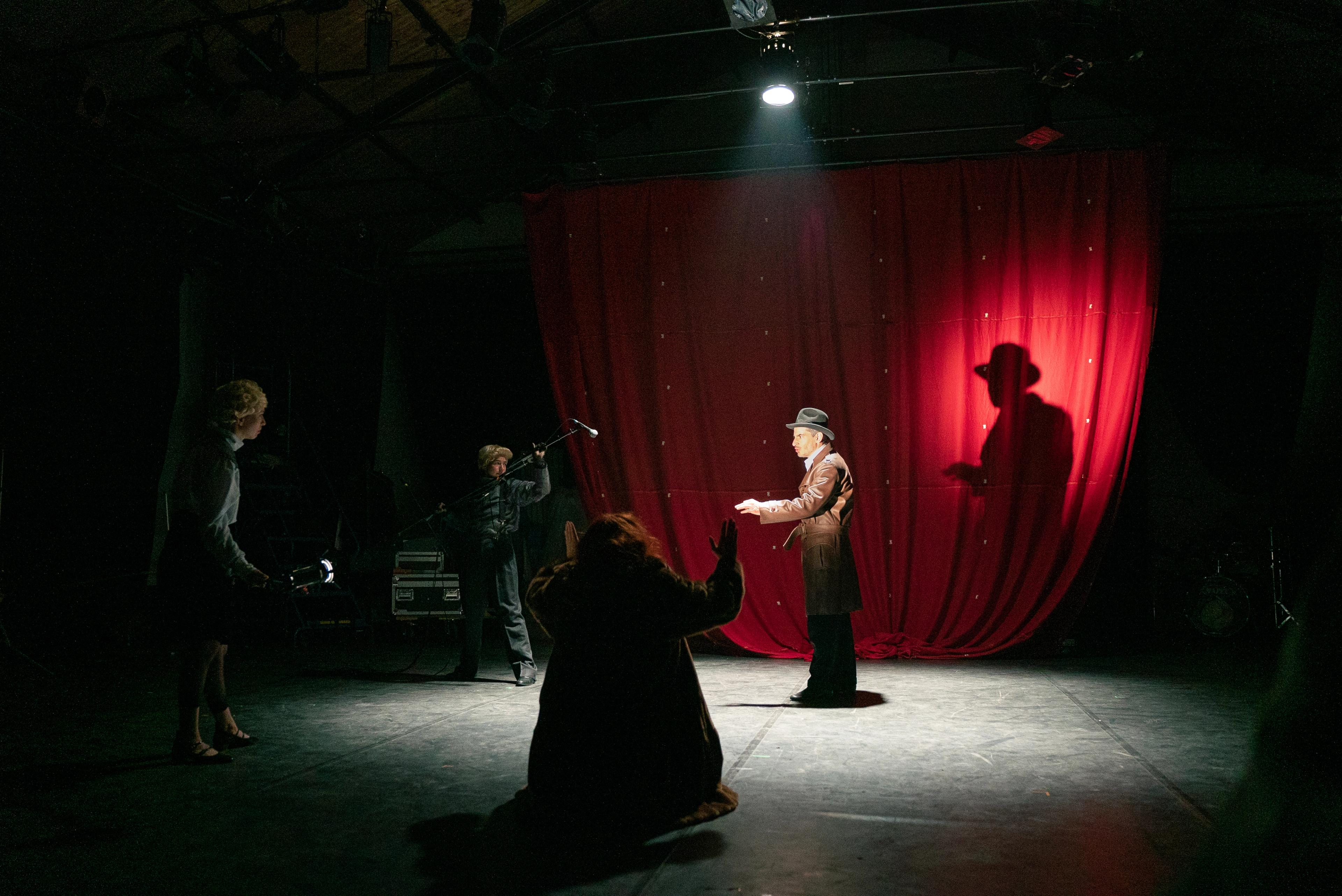 Une de la compagnie Les Barbares