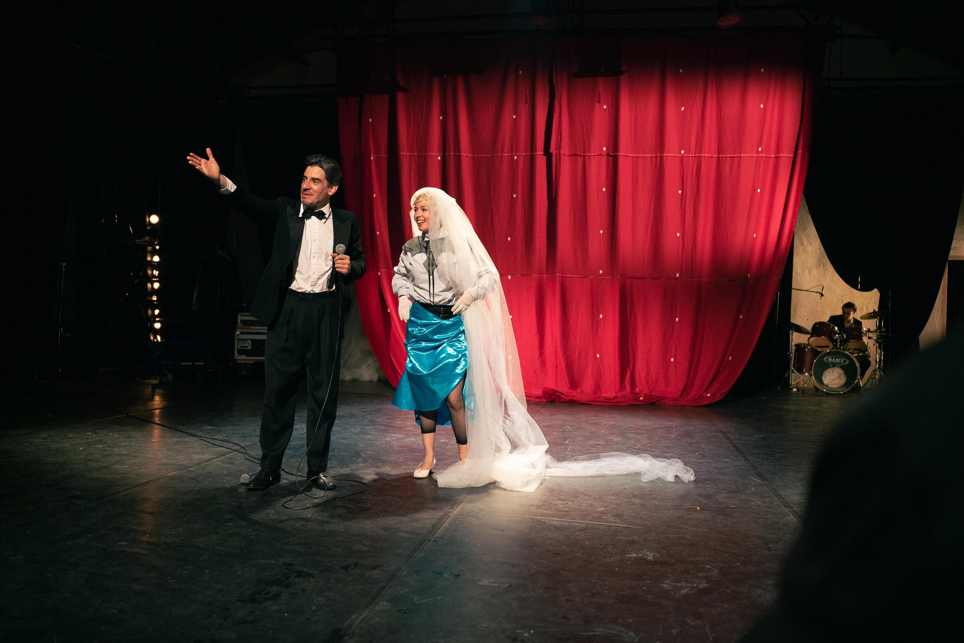 Une de la compagnie Les Barbares