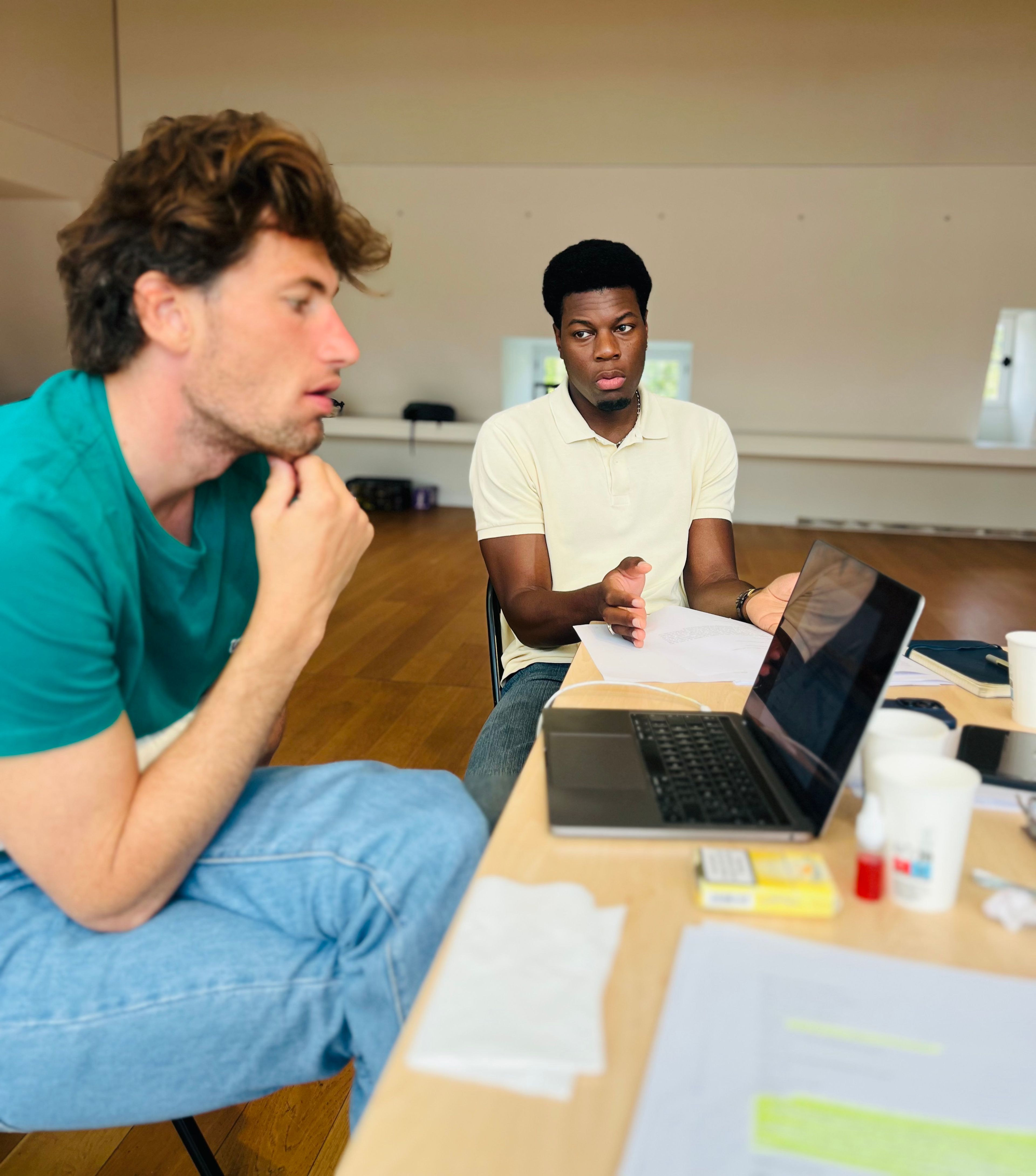 Une de la compagnie Les Barbares