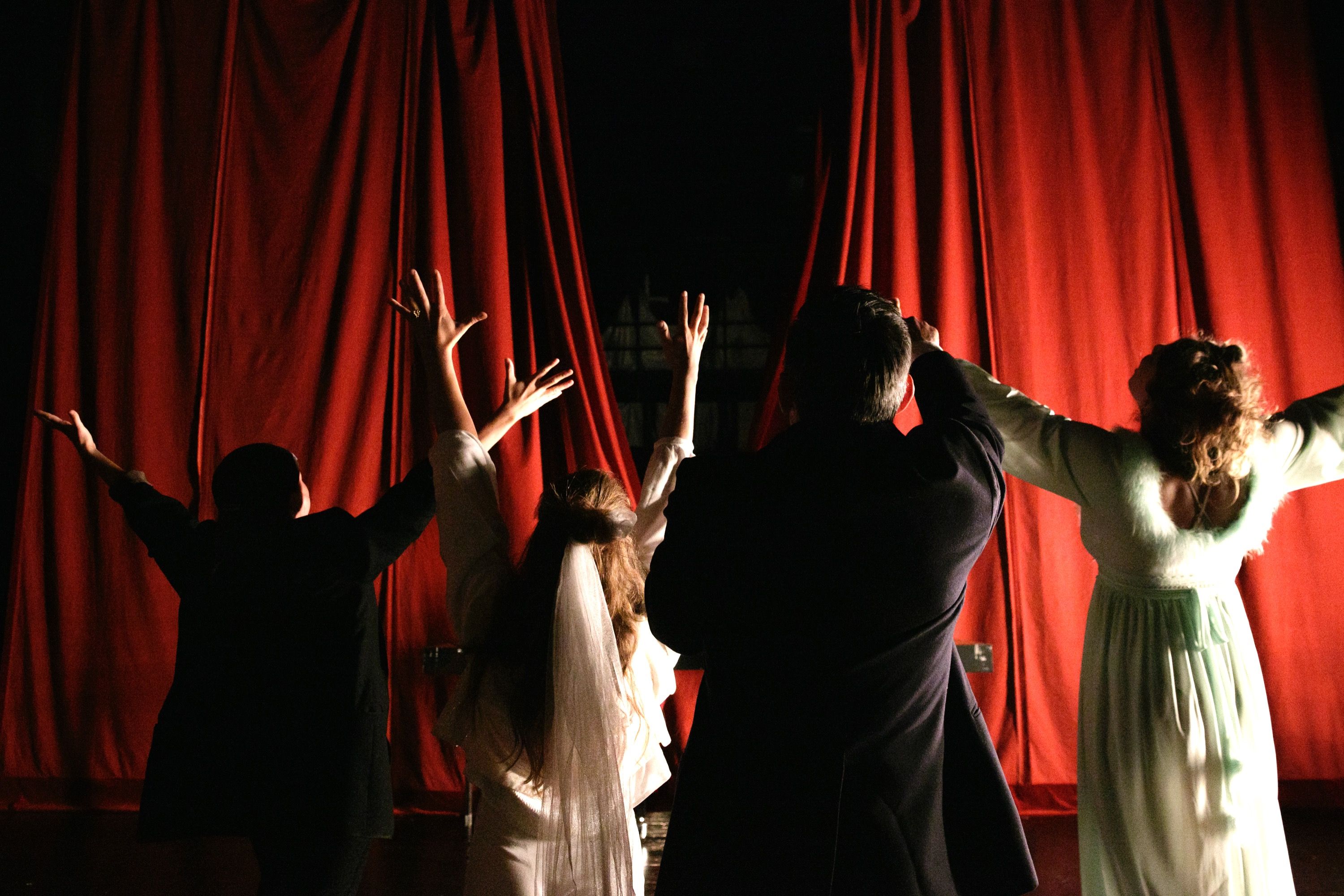 Une de la compagnie Les Barbares