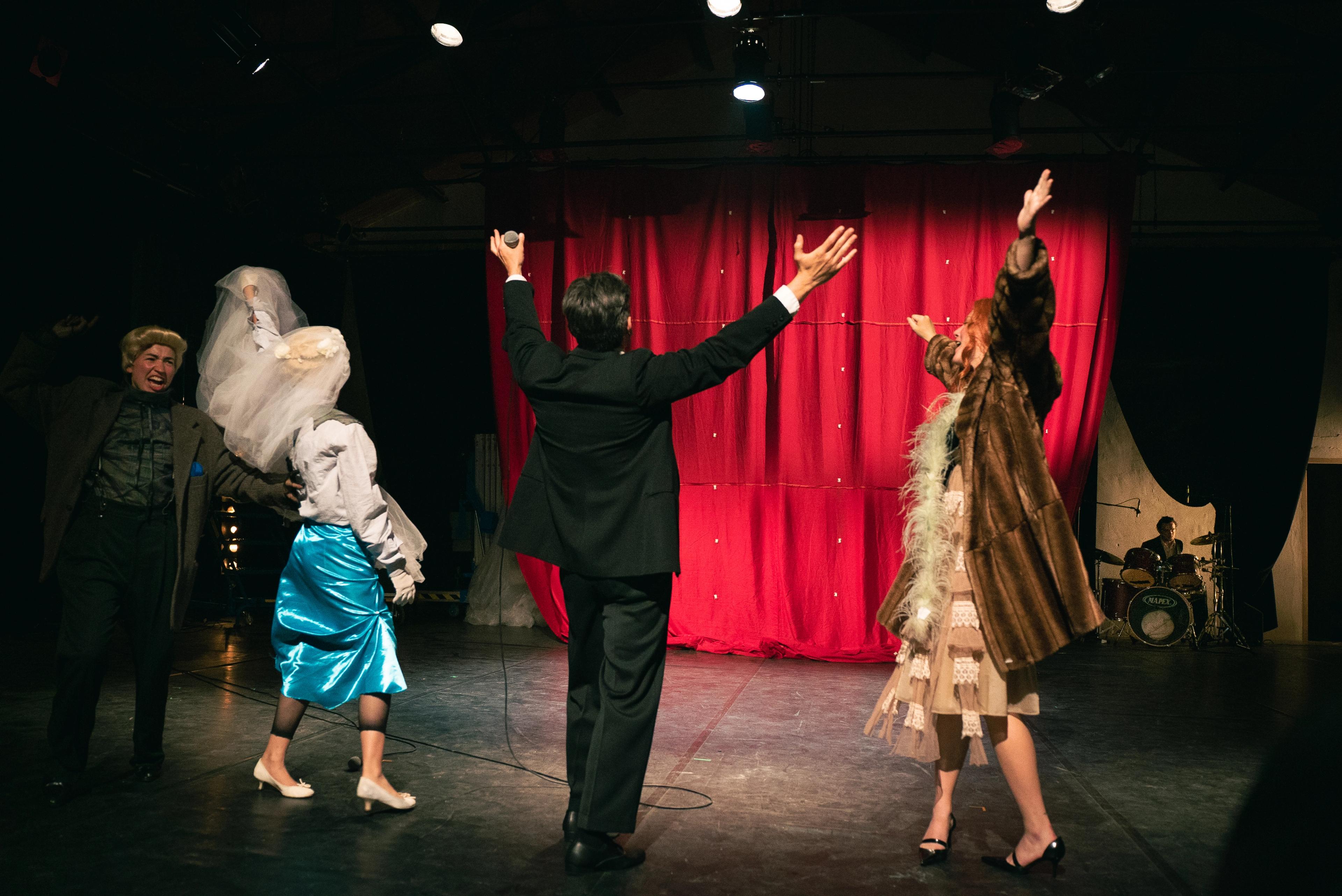 Une de la compagnie Les Barbares