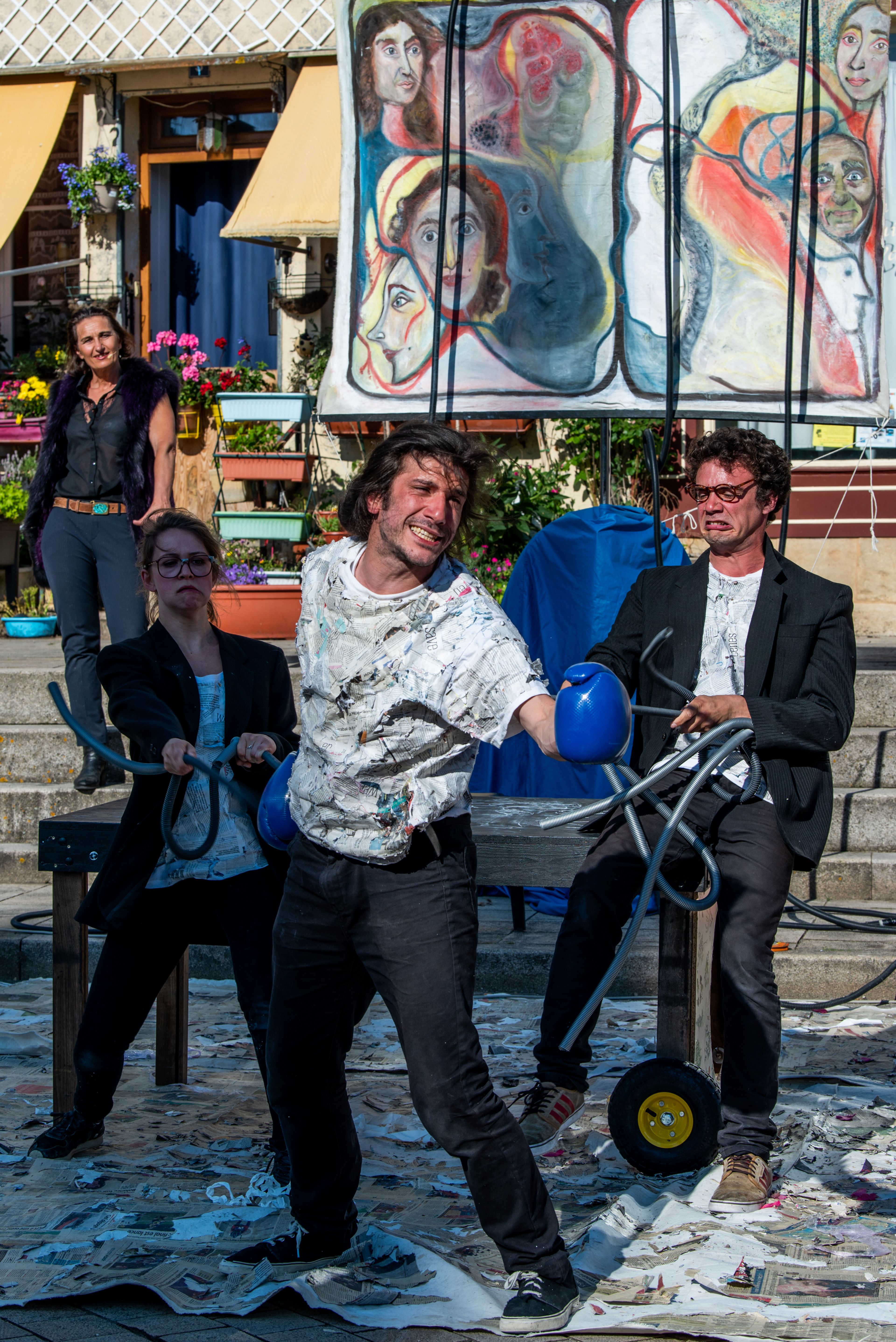 Une de la compagnie Les Barbares