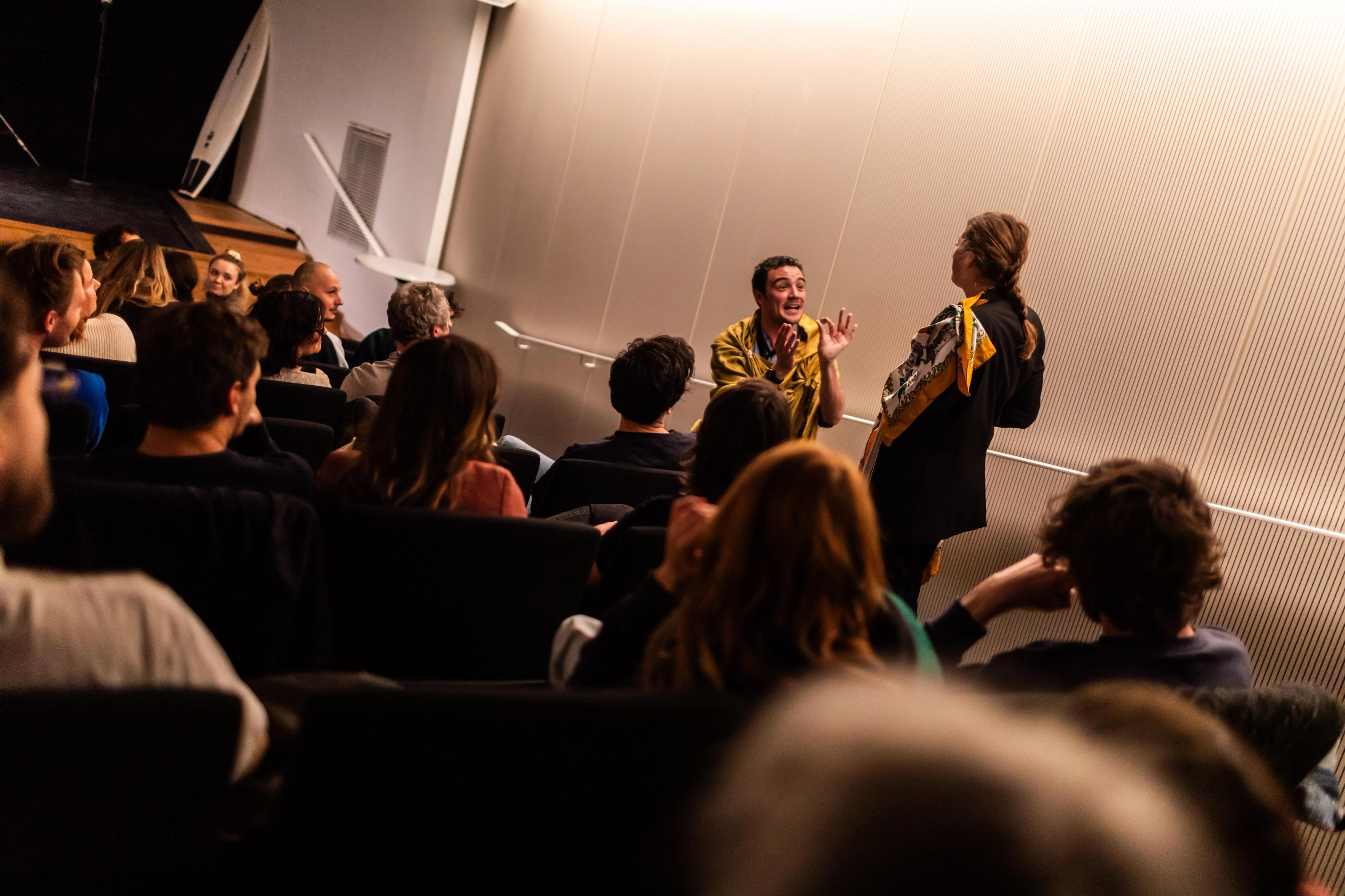 Une de la compagnie Les Barbares