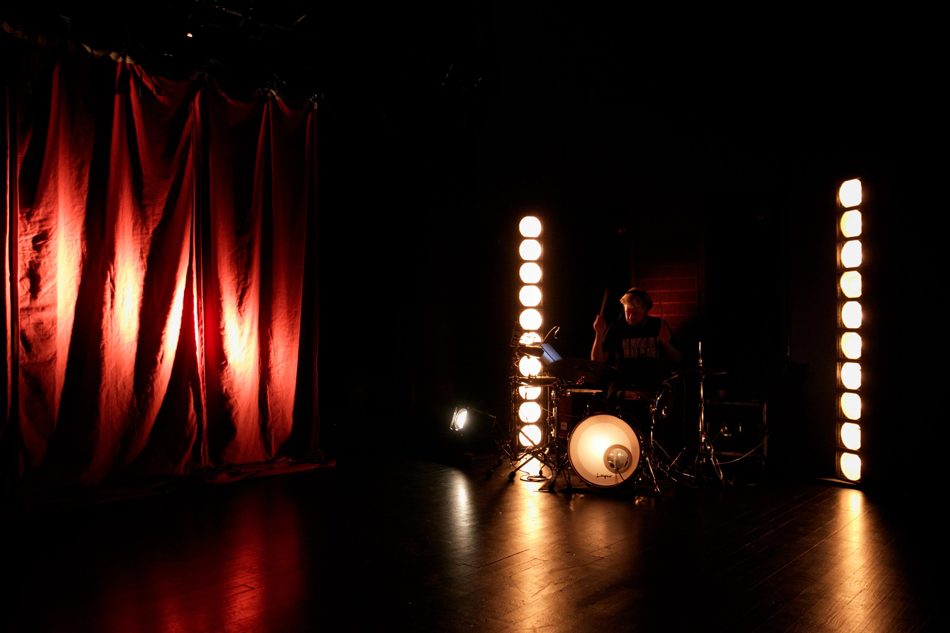 Une de la compagnie Les Barbares