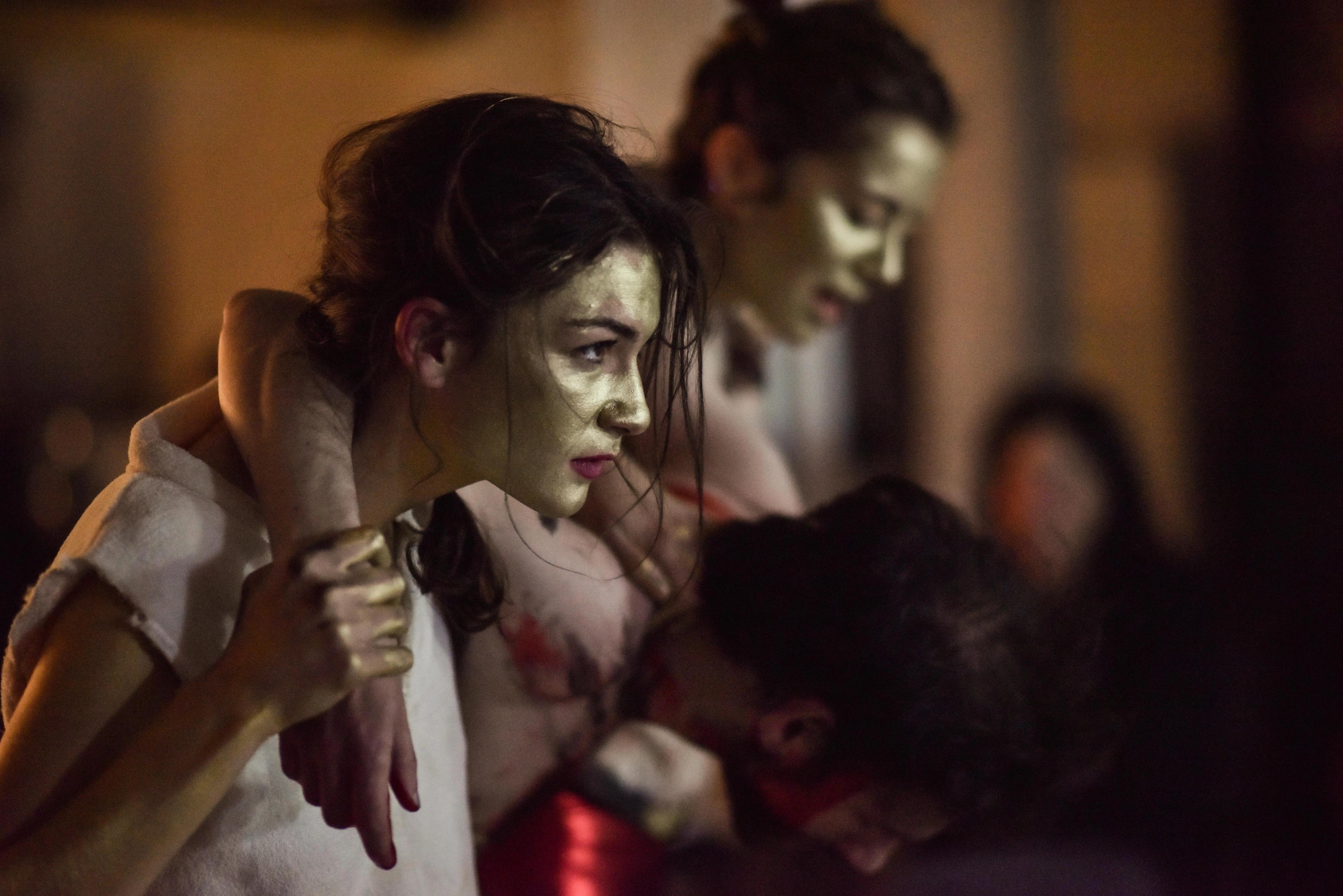 Une de la compagnie Les Barbares