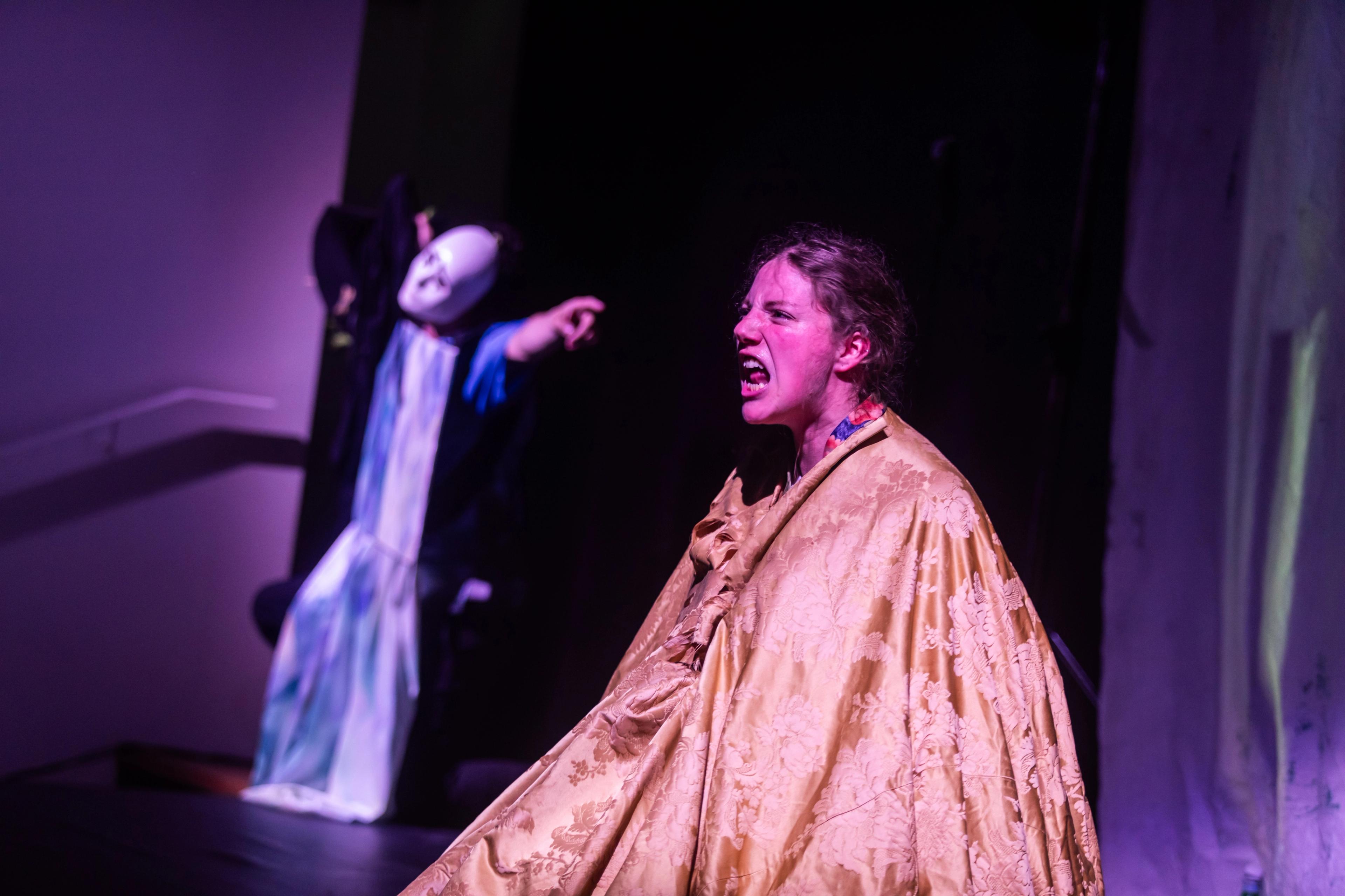 Une de la compagnie Les Barbares