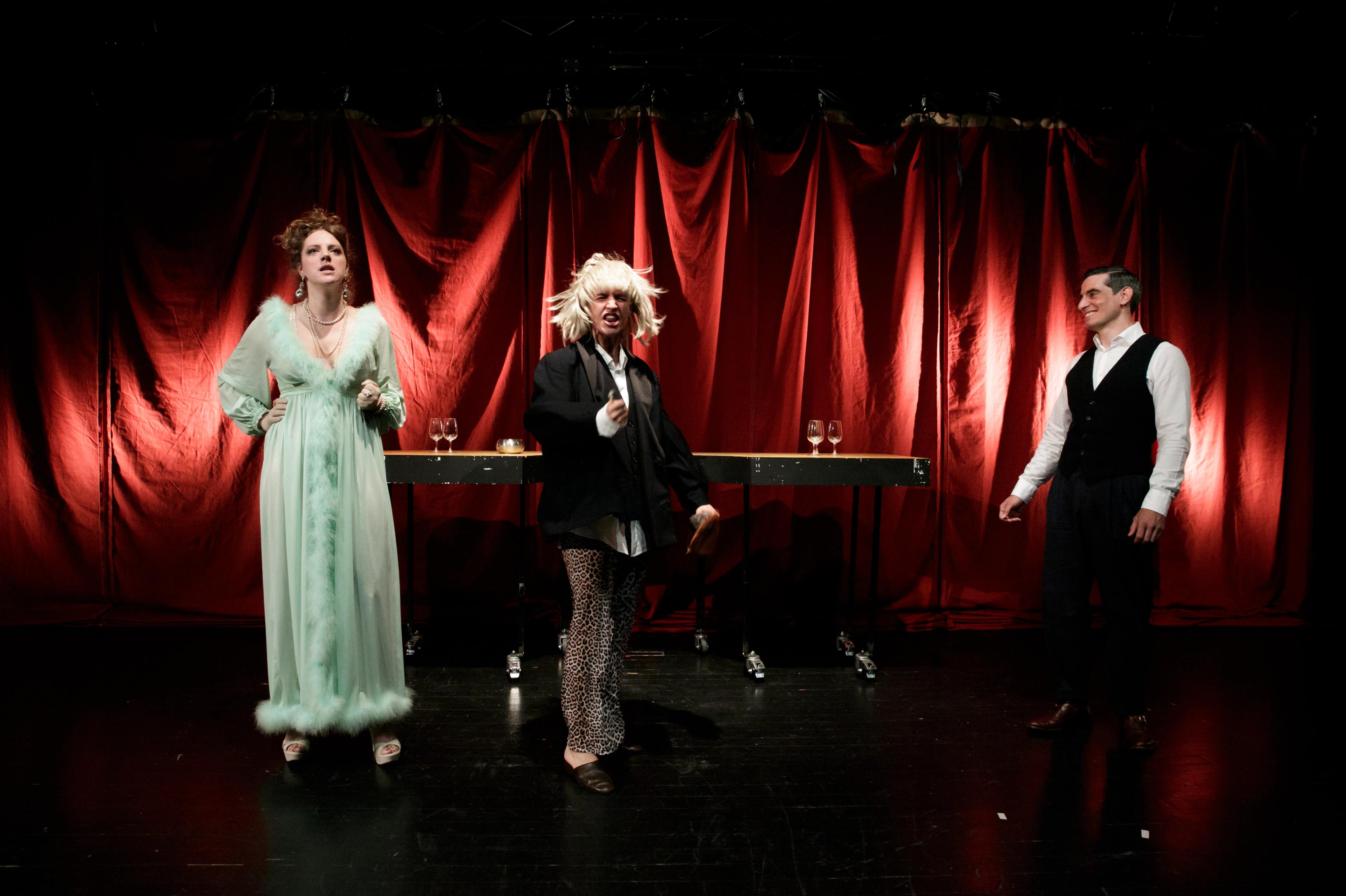 Une de la compagnie Les Barbares