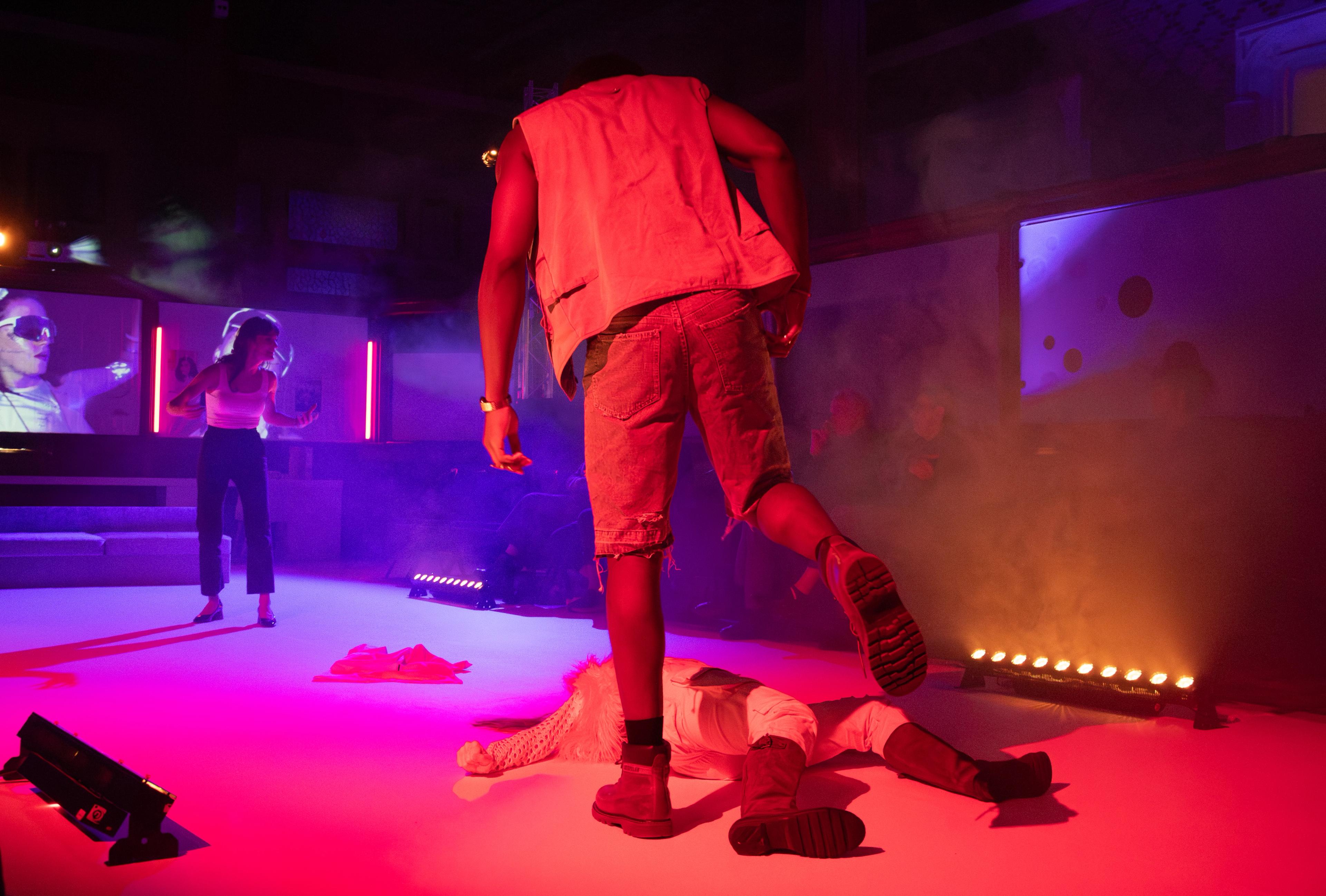 Une de la compagnie Les Barbares