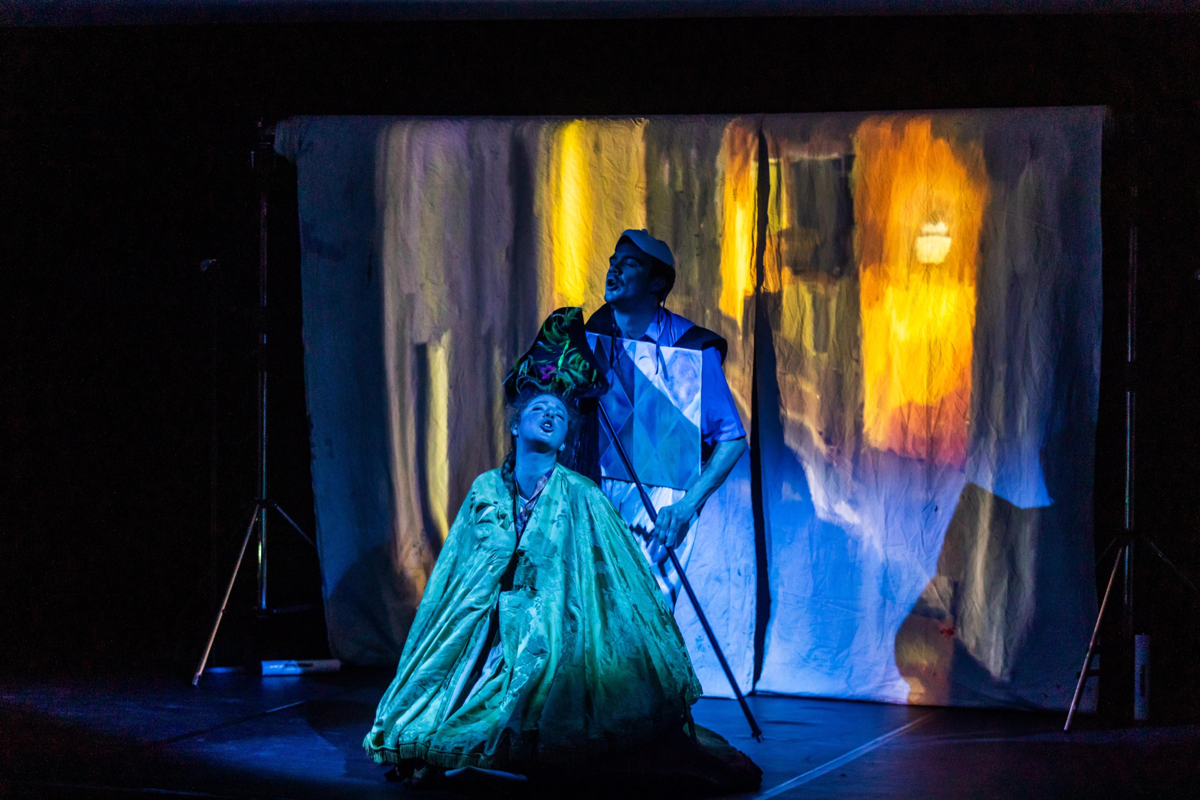 Une de la compagnie Les Barbares