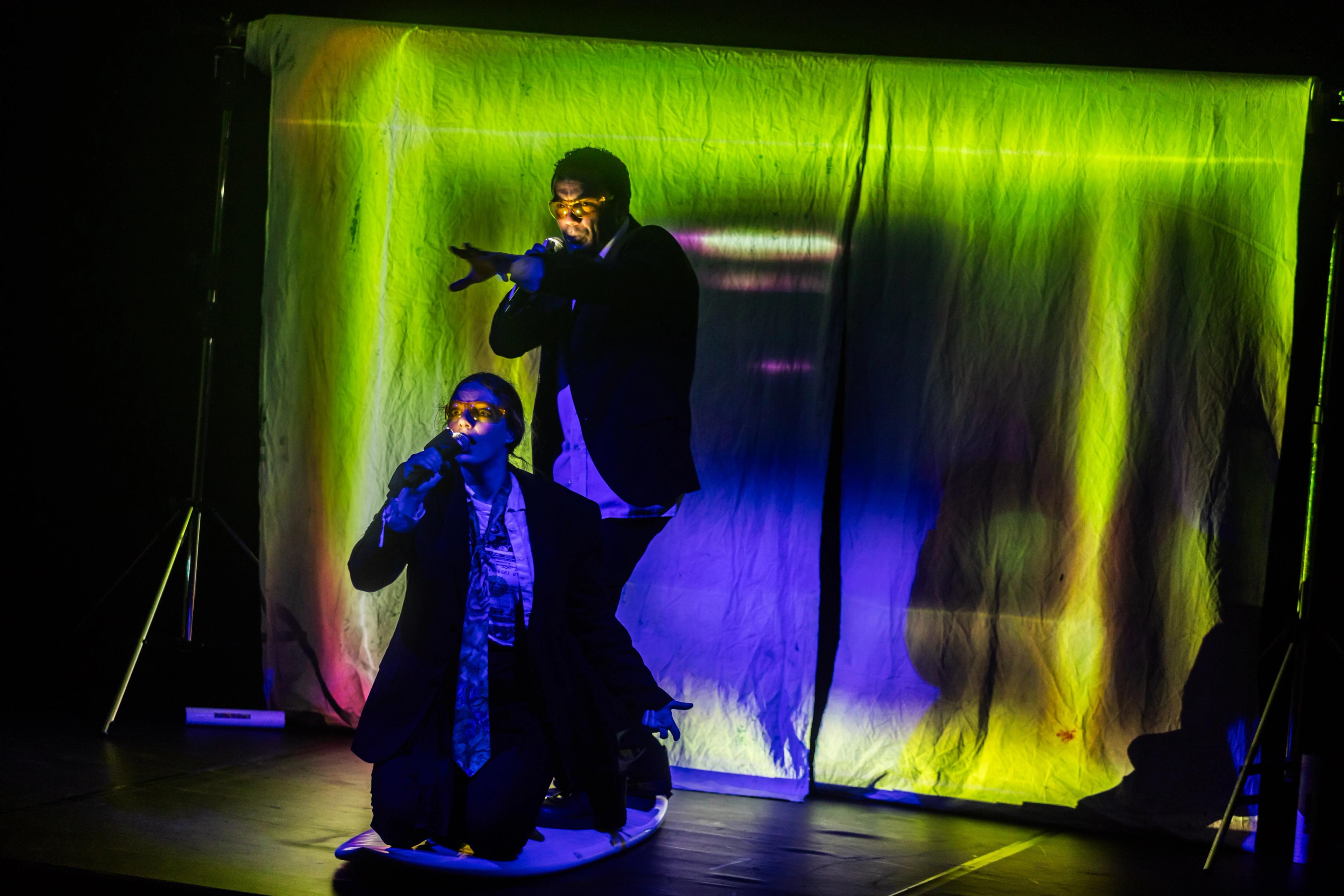 Une de la compagnie Les Barbares