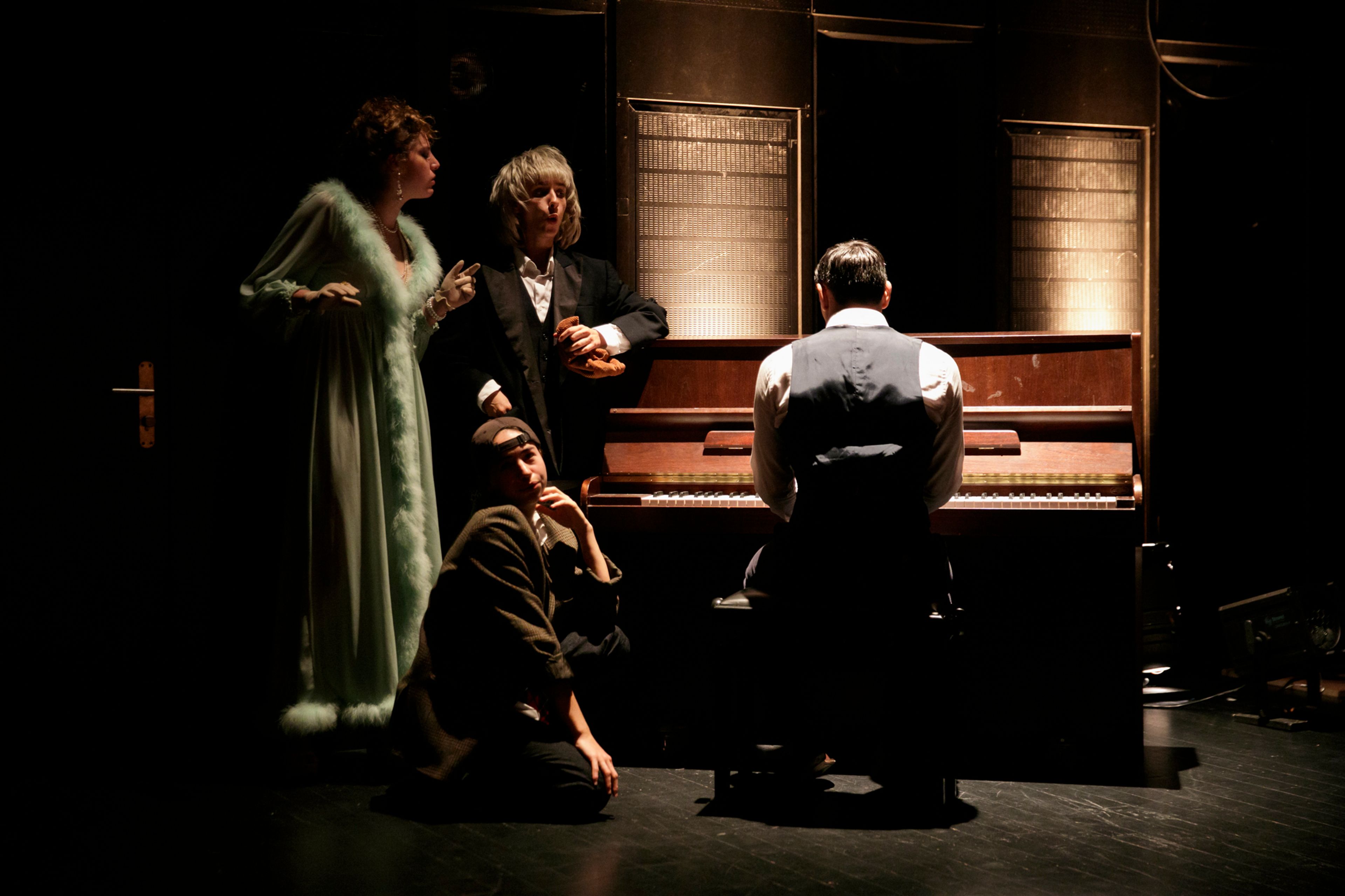 Une de la compagnie Les Barbares