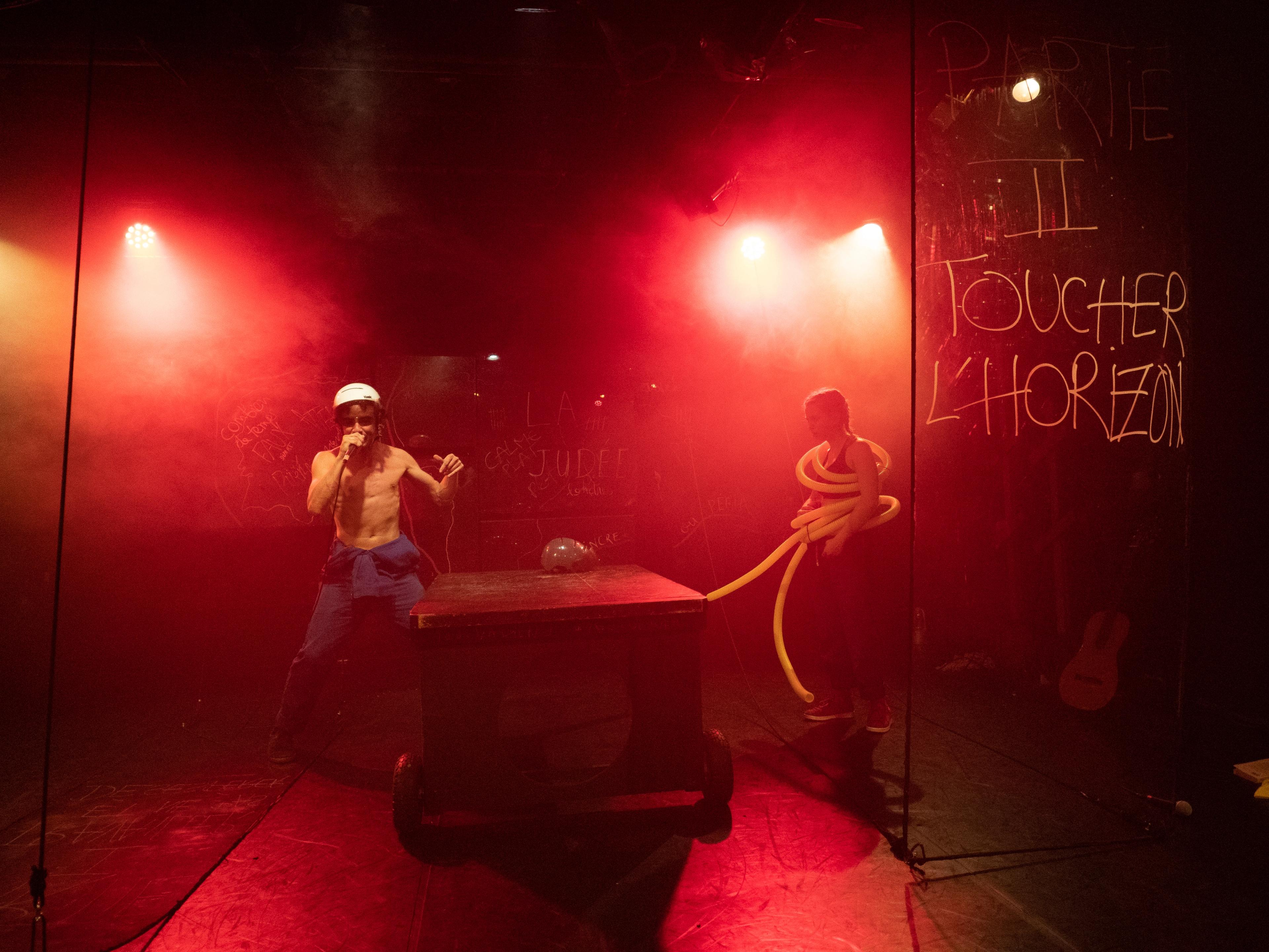 Une de la compagnie Les Barbares