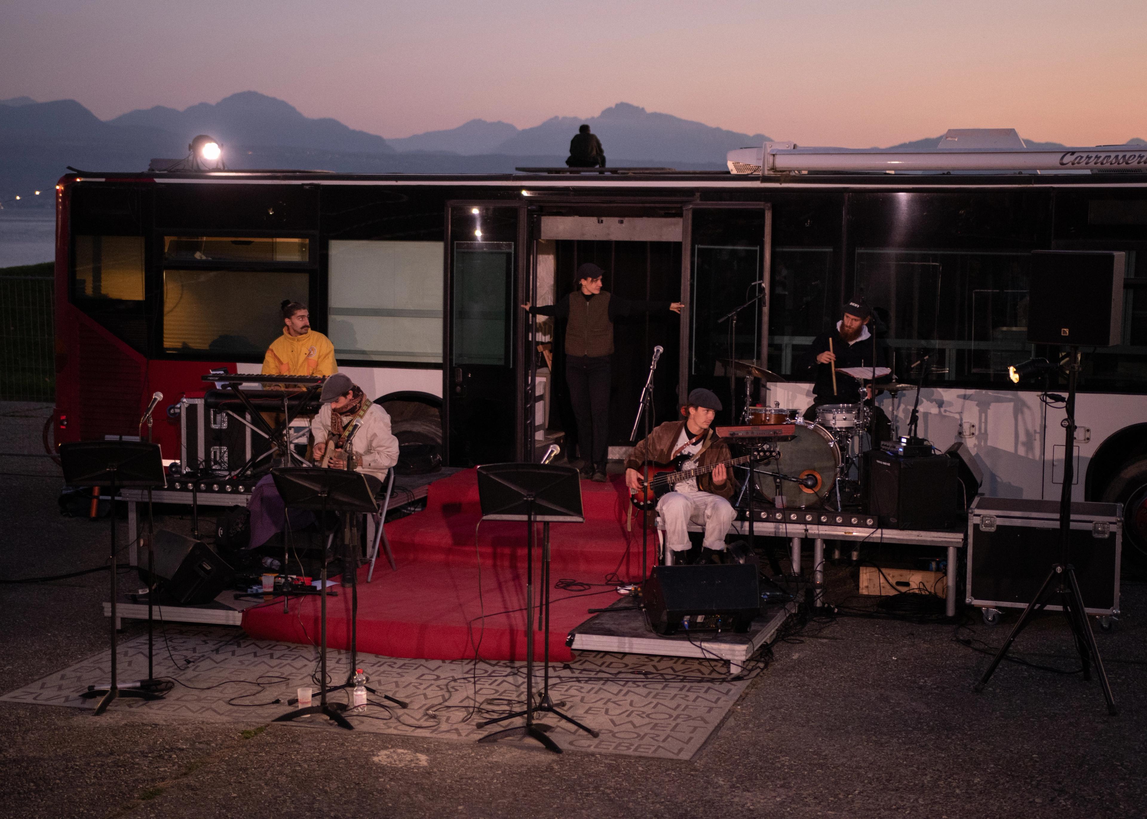 Une de la compagnie Les Barbares